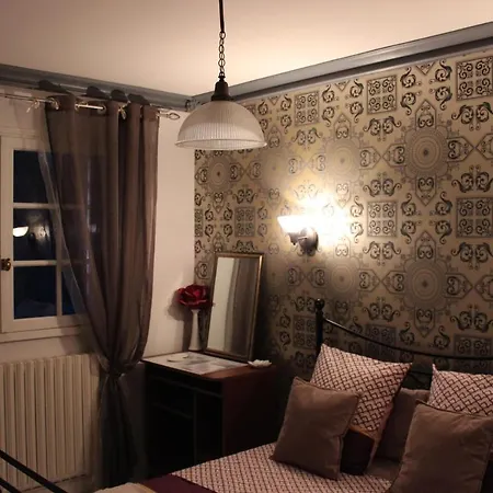 2 Privees Pour 4 Personnes Bed and Breakfast *
