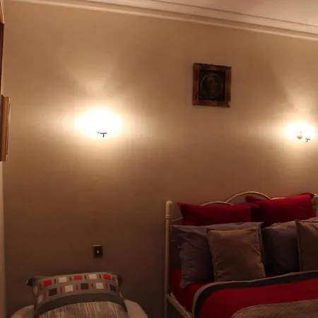 2 Privees Pour 4 Personnes Bed and Breakfast *