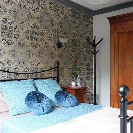 2 Privees Pour 4 Personnes Bed and Breakfast *